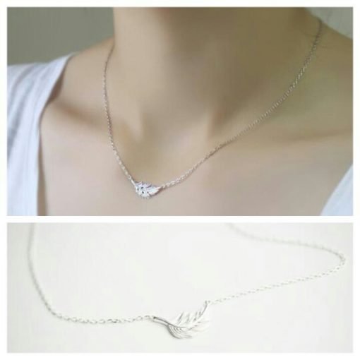 Collier ras de cou plume