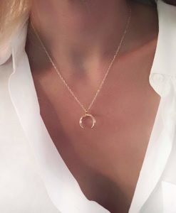 Collier tendance 2019 - corne lune or