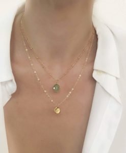 Collier tendance 2019 - medaille et pierre verte