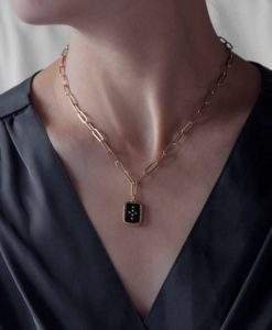 Collier chaine et pendentif emaillée