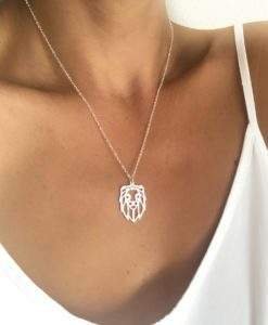 collier lion argent