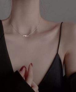 Collier geometrique or rose